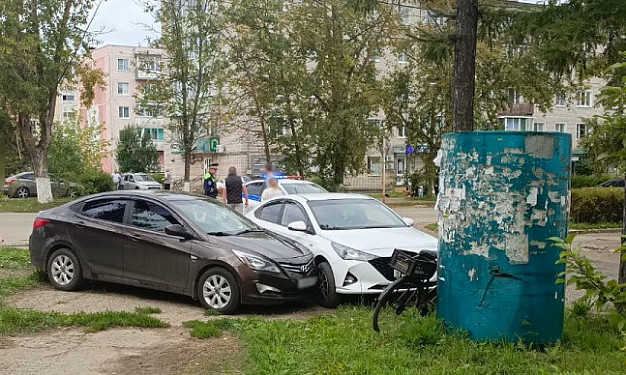 В Наволоках столкнулись две Hyundai